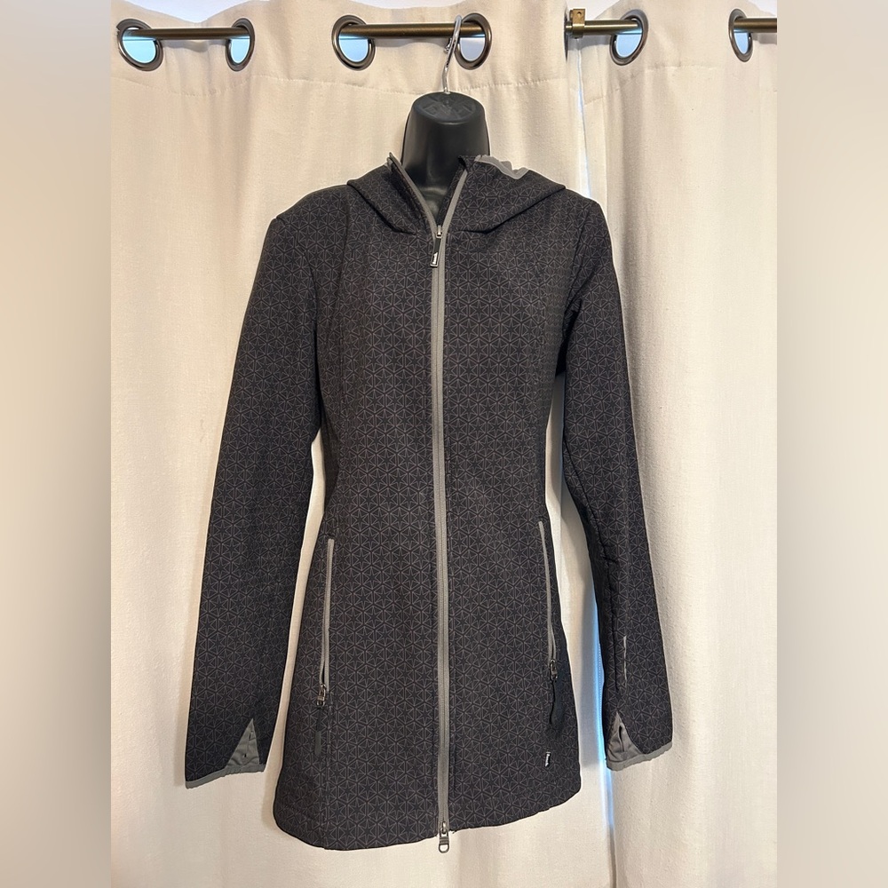 Lightweight Bench Waterproof Coat; Size Large; Like New Condition